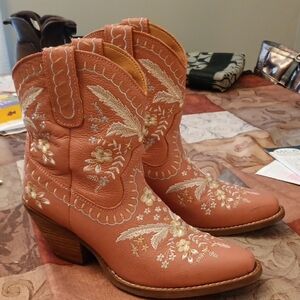 Dingo Floral Embroidered Ankle Boots